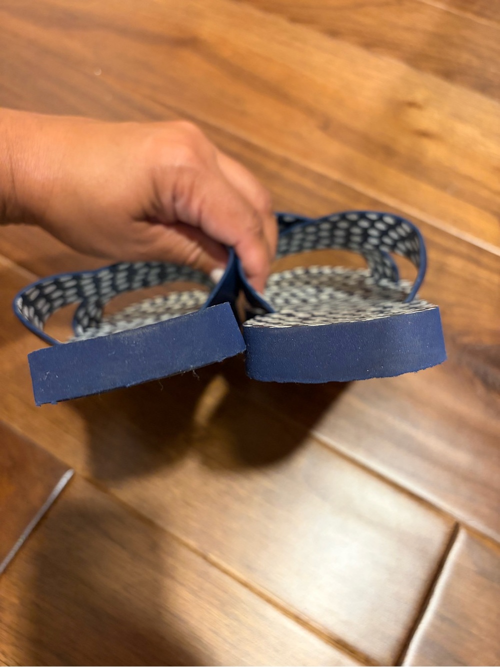 Tory Burch Navy/White Polka Dot Slide Sandals with Gold pearl Logo size 9 - euc - Picture 4 of 6